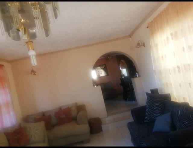4 BEDROOM HOUSE FOR SALE IN LENASIA SOUTH